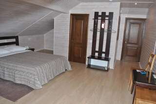 Отель Hermes Житомир Бюджетный двухместный номер с 1 кроватью или 2 отдельными кроватями-3